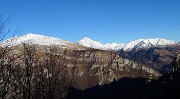 51 Panorama dalla cresta di vetta su Menna, Arera, Grem innevati